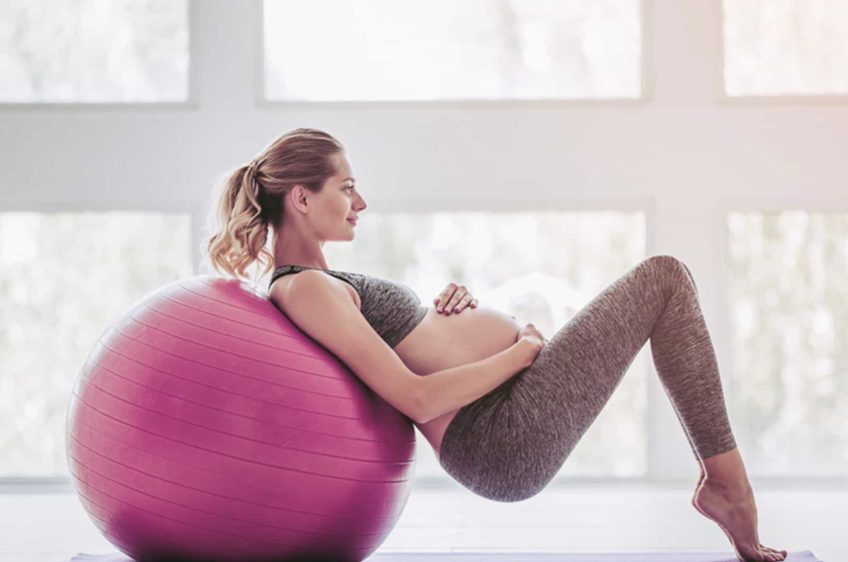 Aula de Pilates orientada por fisioterapeuta